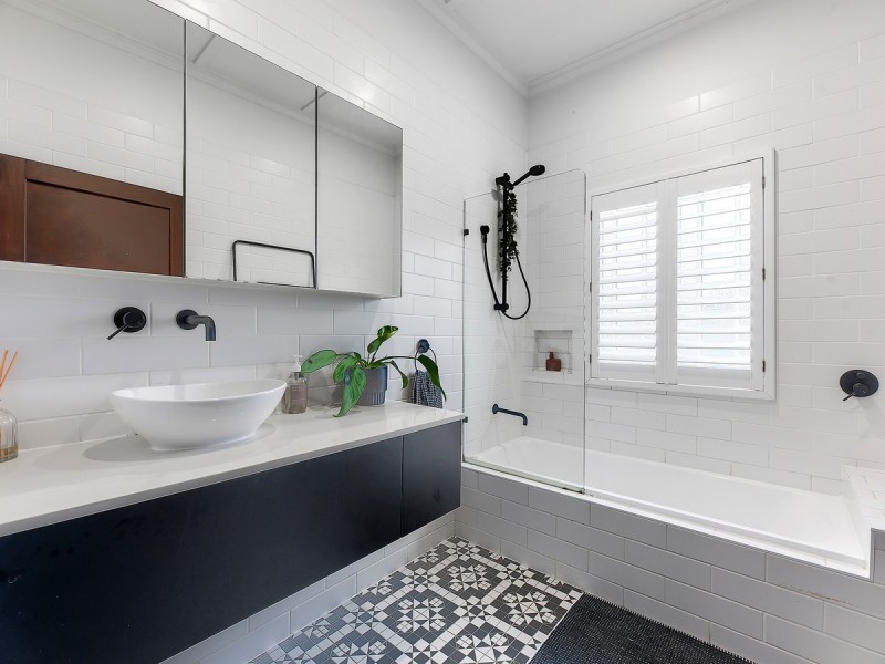 8 Tathra Street, Stafford QLD 4053