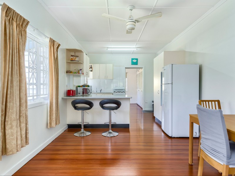 228 Kitchener Road, Stafford Heights QLD 4053