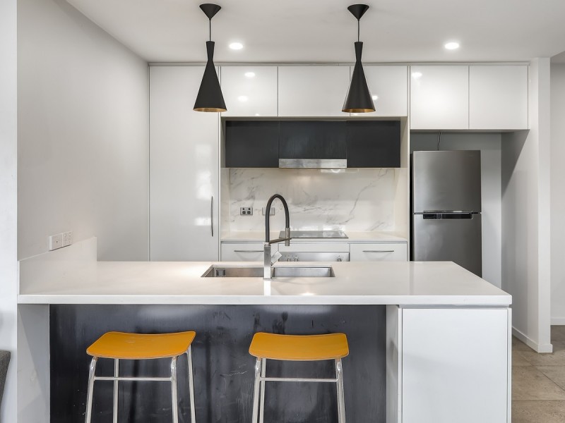 2/11 University Street, Mitchelton QLD 4053