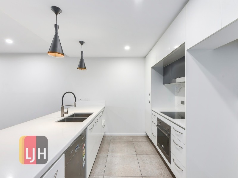 2/11 University Street, Mitchelton QLD 4053