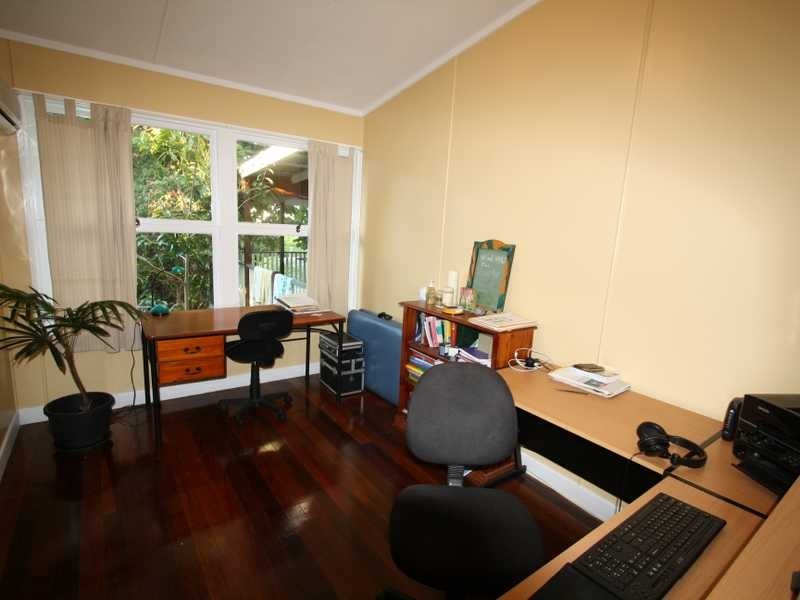 17 Normanton Street, Stafford Heights QLD 4053