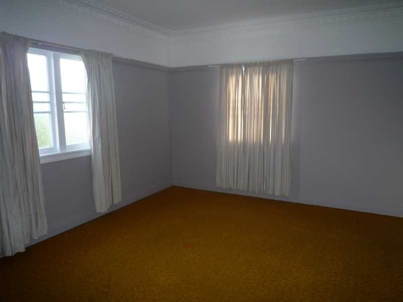 100 Pfingst Road, Wavell Heights QLD 4012