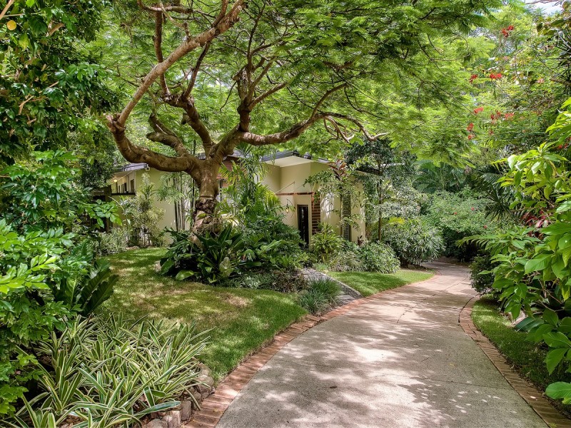 50 Pangeza Street, Stafford Heights QLD 4053