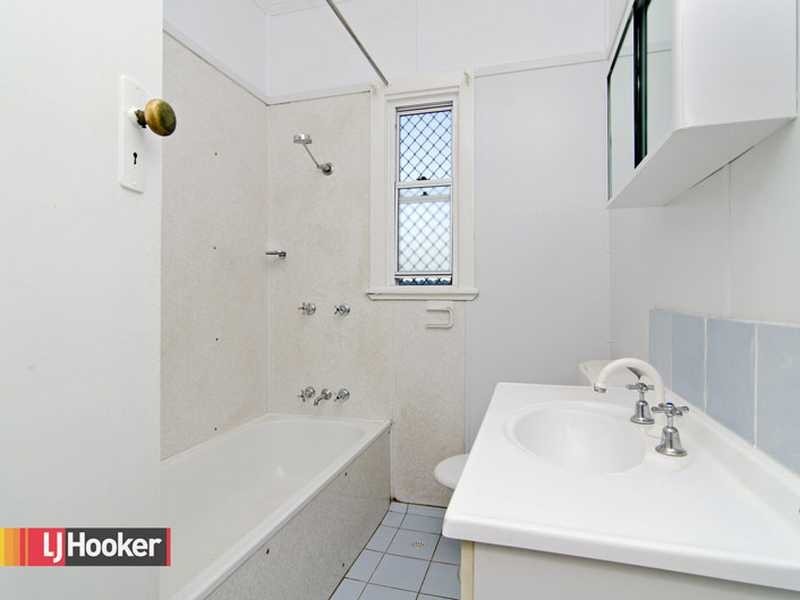 33 Hodgkinson Street, Chermside QLD 4032