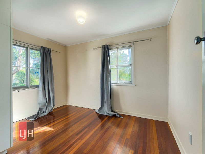 5 Sedgemoor Street, Stafford Heights QLD 4053