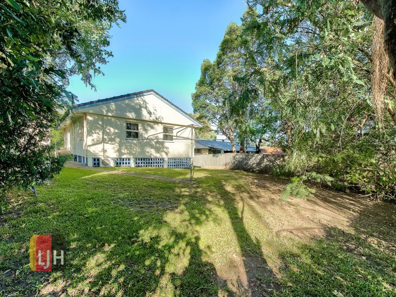 5 Sedgemoor Street, Stafford Heights QLD 4053