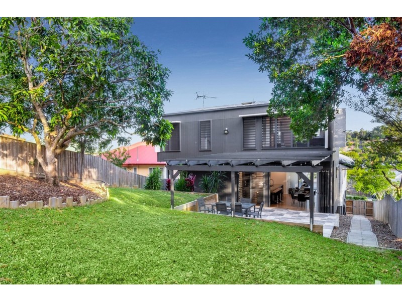 17 Armfield Street, Stafford QLD 4053