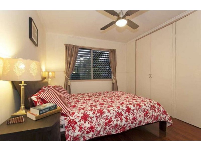 6 Ormeley Street, Stafford Heights QLD 4053