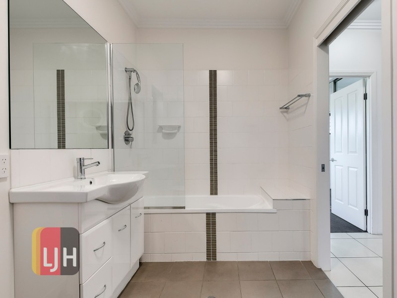 1/2 Rowell Street, Zillmere QLD 4034