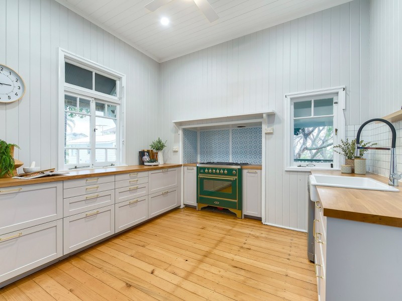 18 Sixth Avenue, Kedron QLD 4031