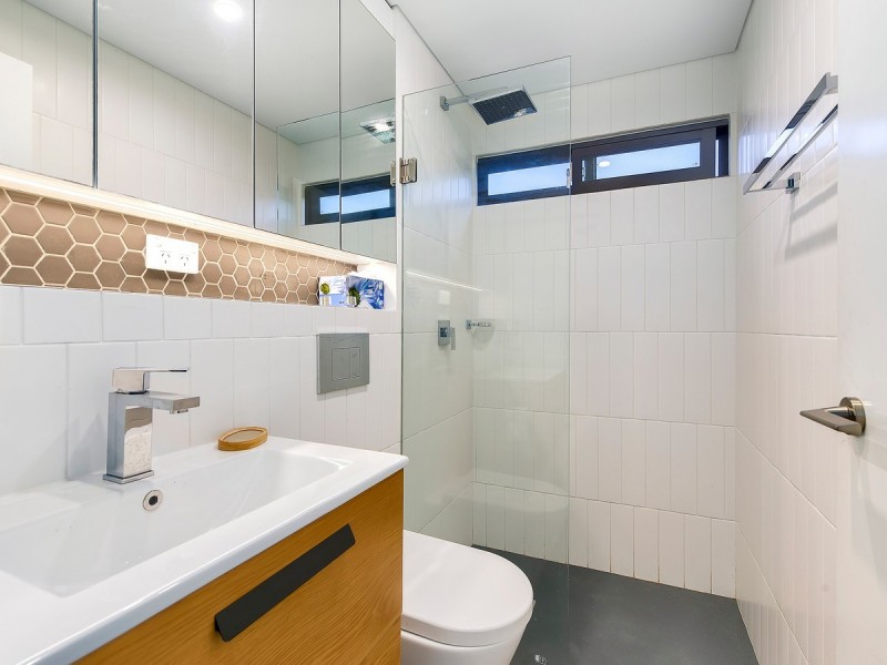 18 Sixth Avenue, Kedron QLD 4031