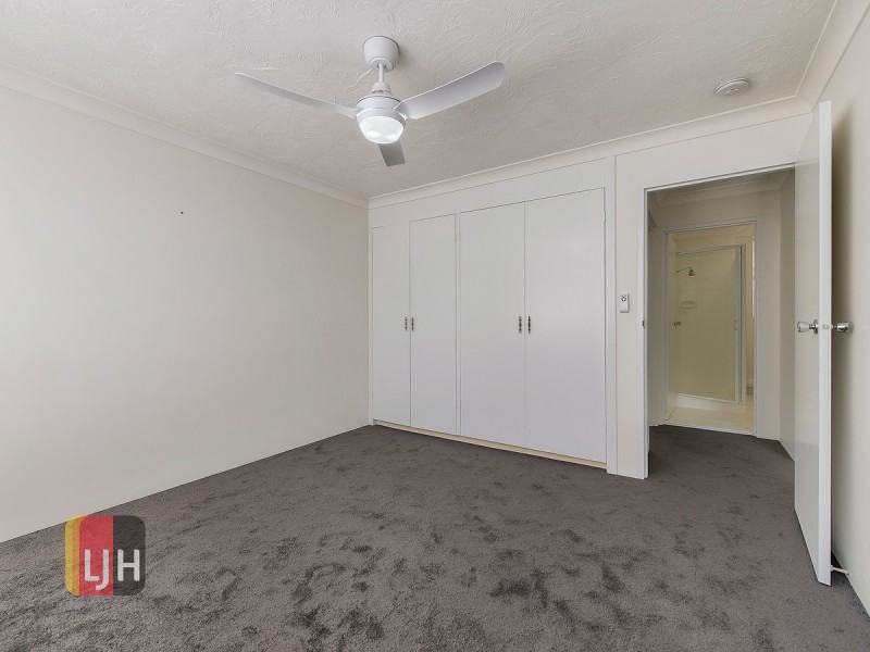 2/74 Broughton Road, Kedron QLD 4031