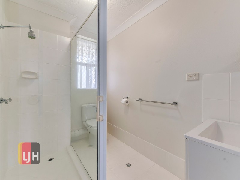 2/74 Broughton Road, Kedron QLD 4031
