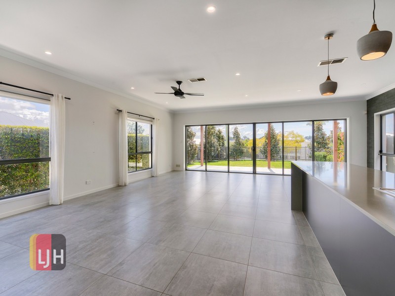 27 Fourteenth Avenue, Kedron QLD 4031