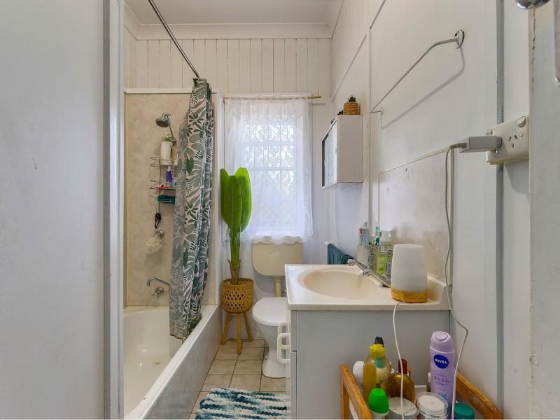 15 Waroon Street, Stafford QLD 4053