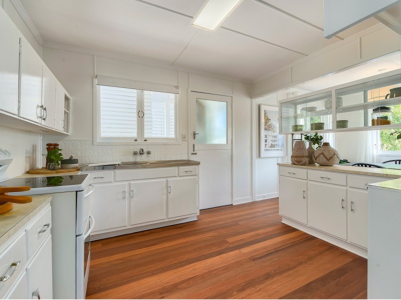 16 Chuter Street, Stafford Heights QLD 4053