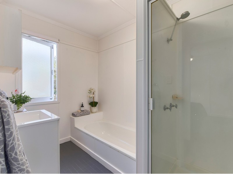 16 Chuter Street, Stafford Heights QLD 4053