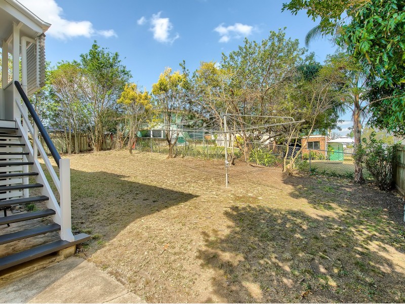 16 Chuter Street, Stafford Heights QLD 4053