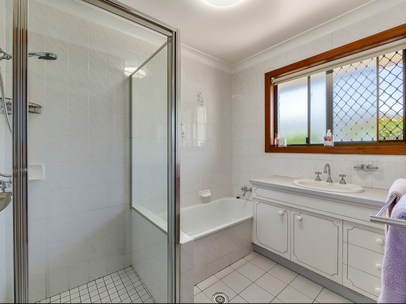 32 Karloff Drive, Stafford Heights QLD 4053