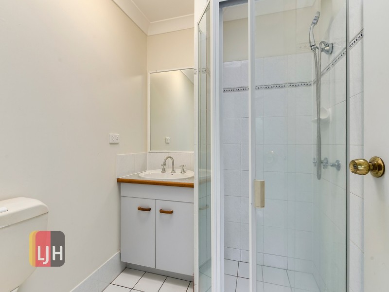 2/96 Broughton Road, Kedron QLD 4031