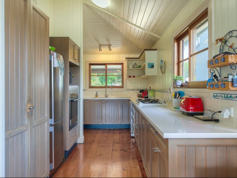 11 Palm Avenue, Sandgate QLD 4017