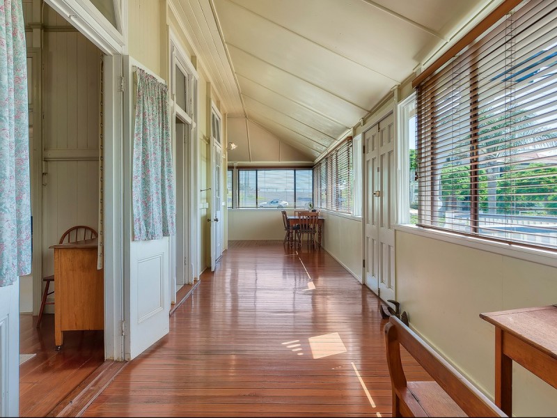 11 Palm Avenue, Sandgate QLD 4017