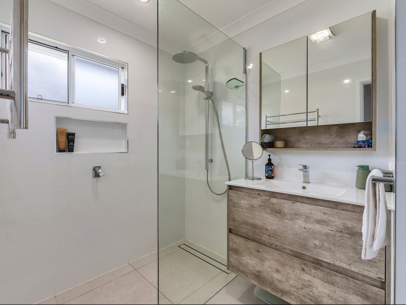 10 Dalkeith Street, Chermside West QLD 4032