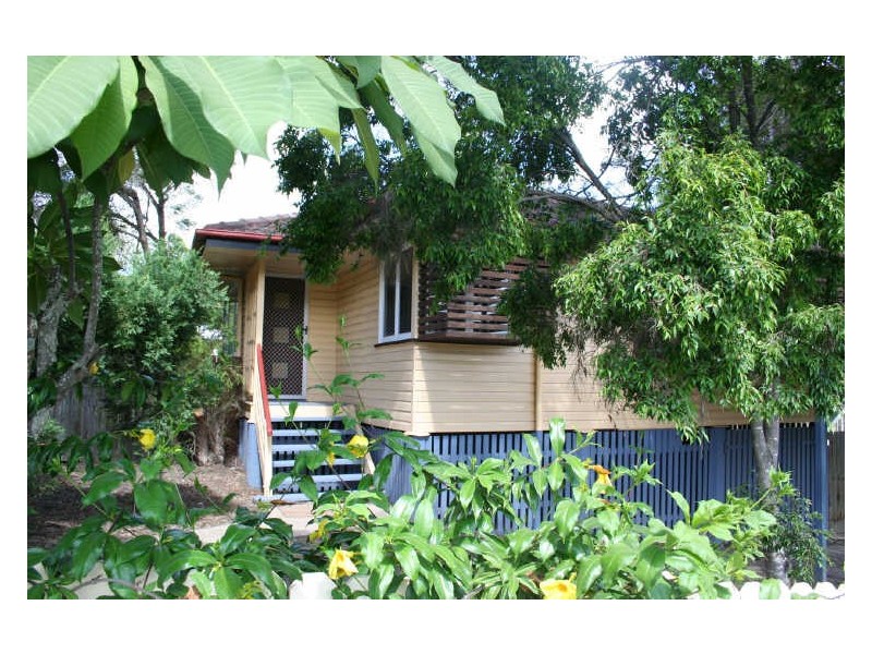 28 Armfield Street, Stafford QLD 4053