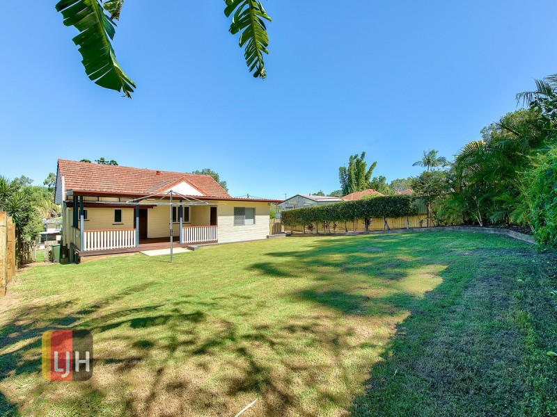 32 Watcombe Street, Wavell Heights QLD 4012