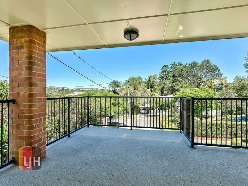 32 Watcombe Street, Wavell Heights QLD 4012