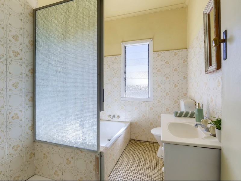 10 Kidgell Street, Stafford QLD 4053