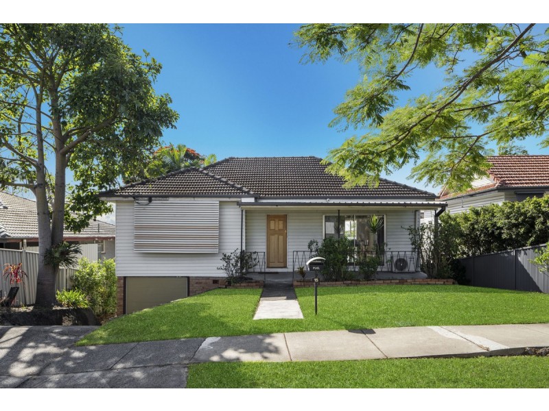 15 Pangeza Street, Stafford Heights QLD 4053