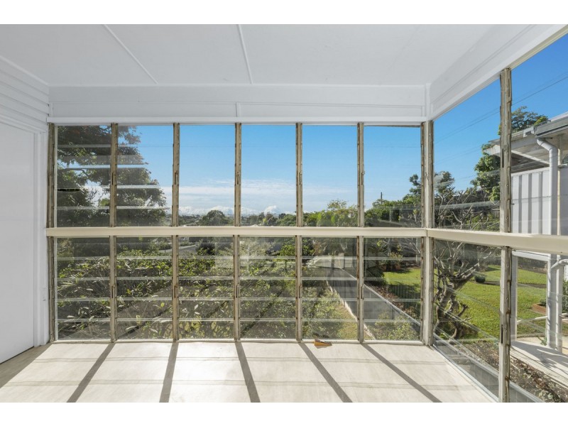 15 Pangeza Street, Stafford Heights QLD 4053