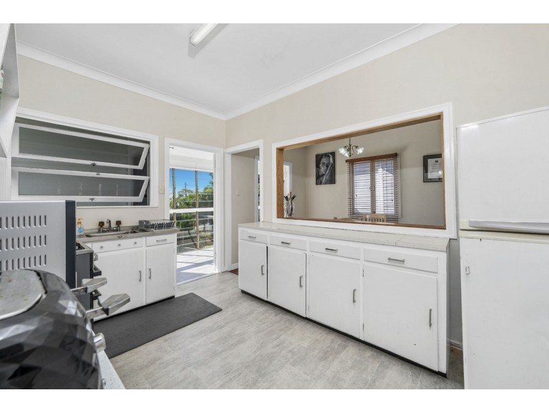 15 Pangeza Street, Stafford Heights QLD 4053