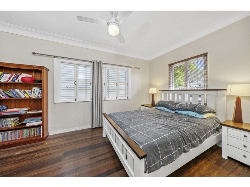 15 Pangeza Street, Stafford Heights QLD 4053