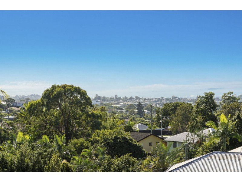 15 Pangeza Street, Stafford Heights QLD 4053