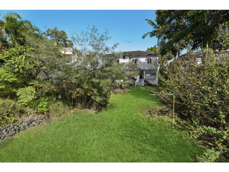 15 Pangeza Street, Stafford Heights QLD 4053