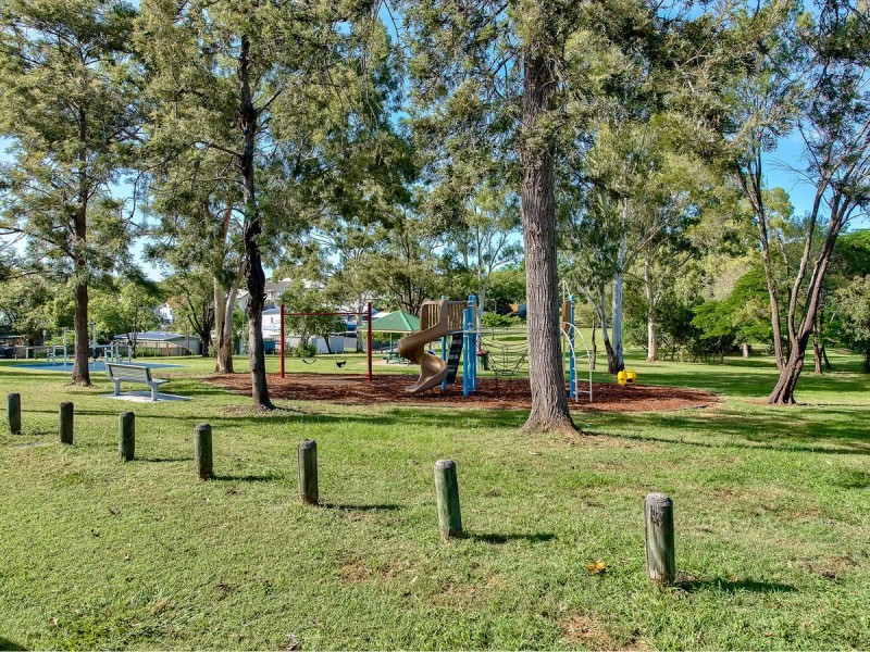 44 Dorrigo Street, Stafford Heights QLD 4053