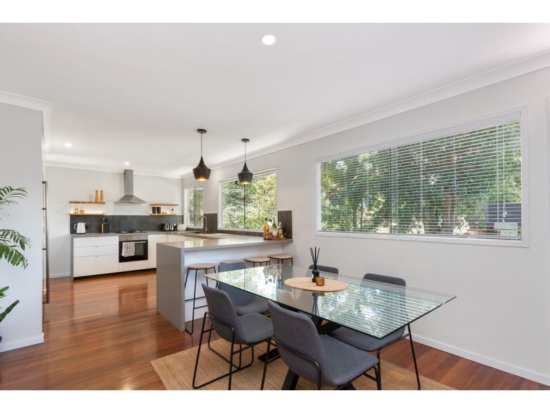 22 Parnoolar Crescent, Ferny Hills QLD 4055