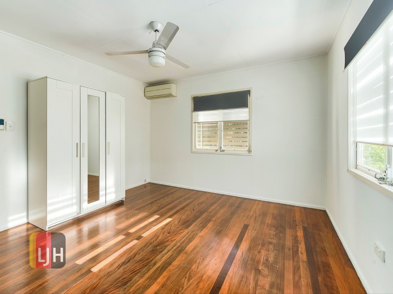 15 Camelia Avenue, Everton Hills QLD 4053