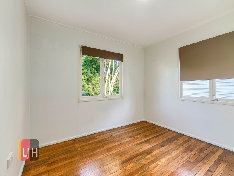 15 Camelia Avenue, Everton Hills QLD 4053