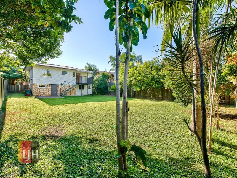15 Camelia Avenue, Everton Hills QLD 4053