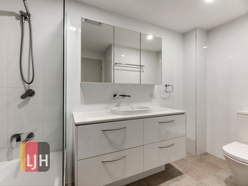 2/11 University Street, Mitchelton QLD 4053