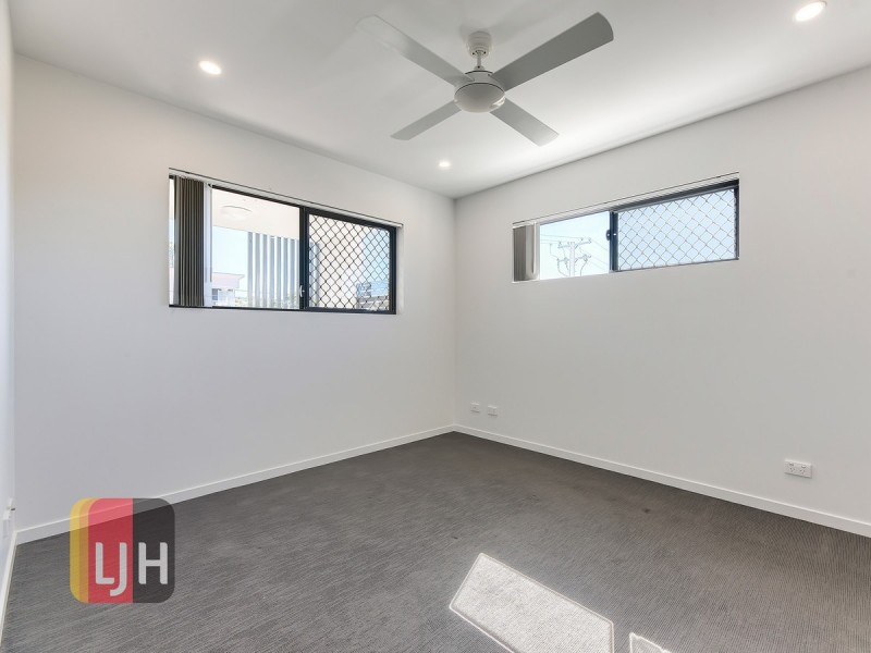 2/11 University Street, Mitchelton QLD 4053