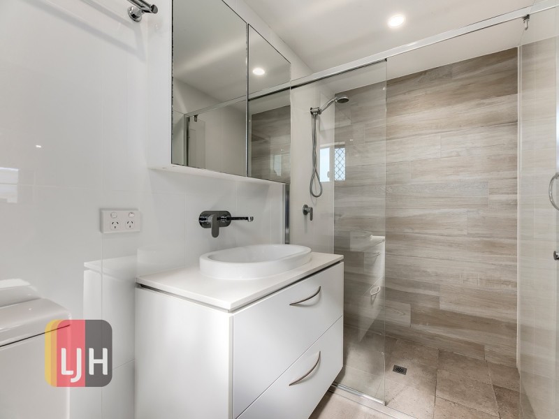 2/11 University Street, Mitchelton QLD 4053