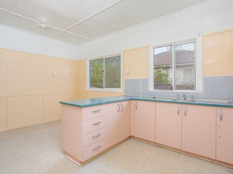 8 Castling Street, Stafford Heights QLD 4053