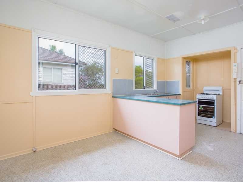 8 Castling Street, Stafford Heights QLD 4053