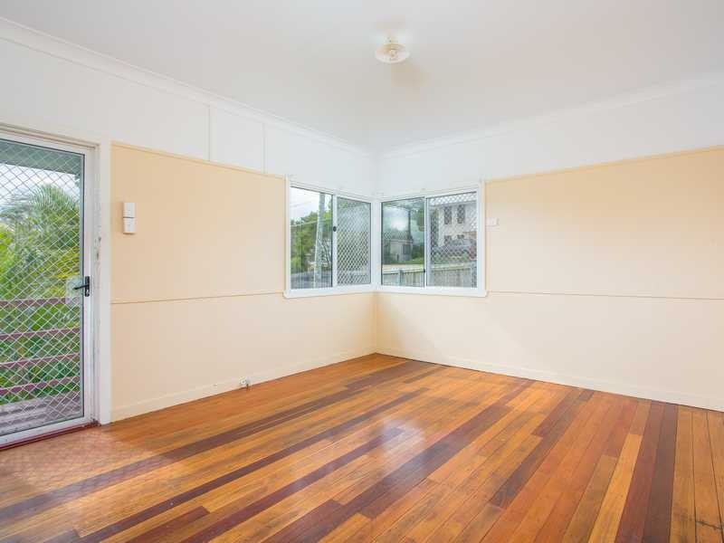 8 Castling Street, Stafford Heights QLD 4053