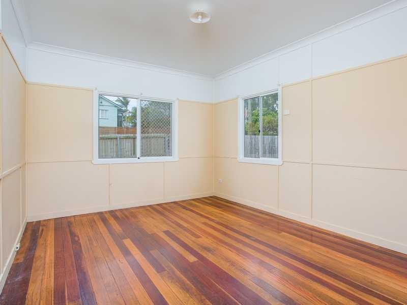 8 Castling Street, Stafford Heights QLD 4053