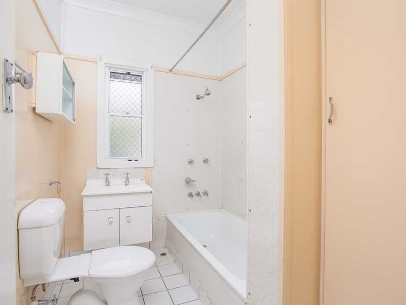 8 Castling Street, Stafford Heights QLD 4053